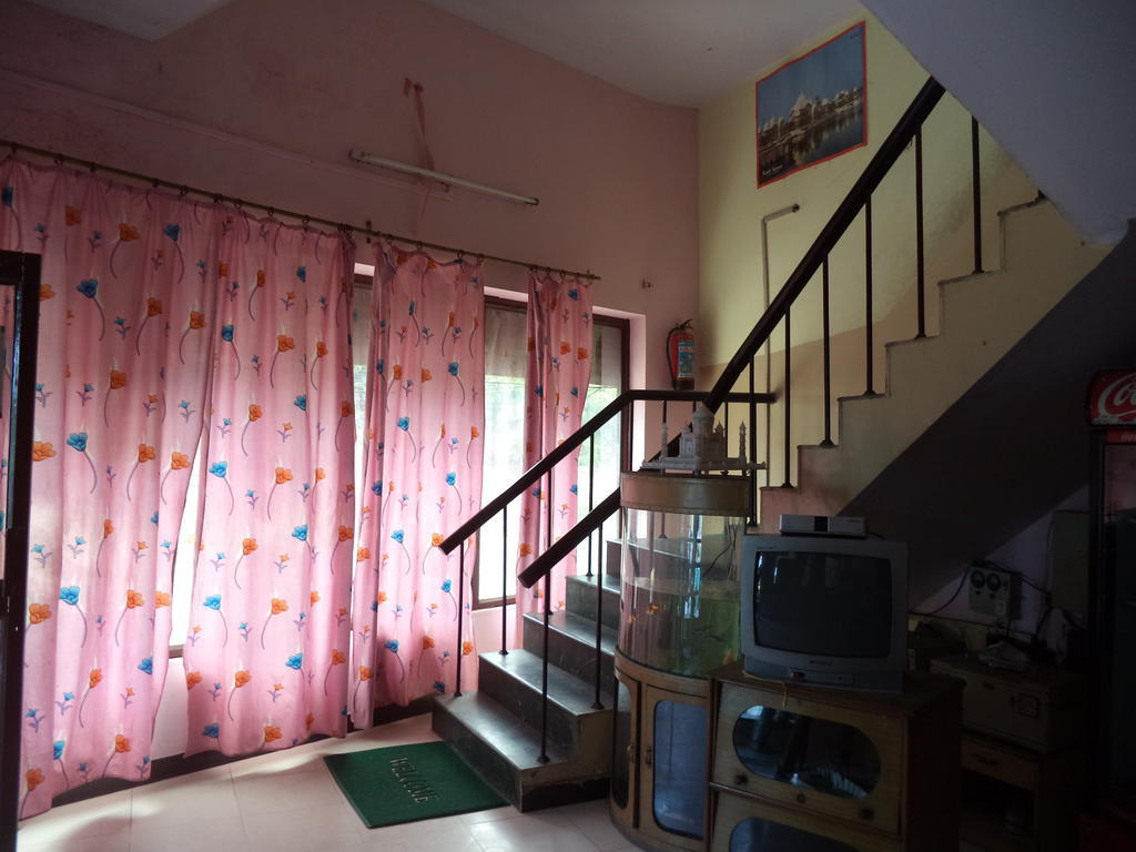 Hotel Viren Plaza Agra  Εξωτερικό φωτογραφία